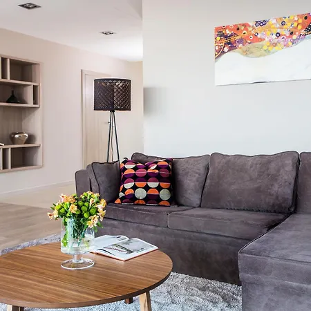 Apartamenty Sky Tower B&B شقة *