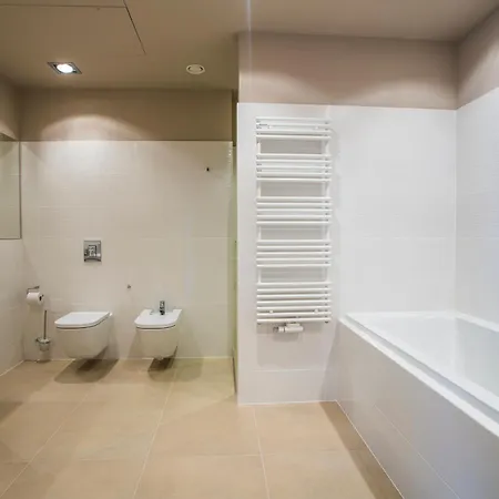 شقة Apartamenty Sky Tower B&B