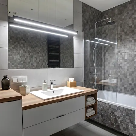 شقة Apartamenty Sky Tower B&B *